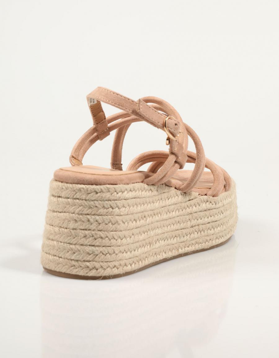 SANDALIAS XTI 142792 en color Beige