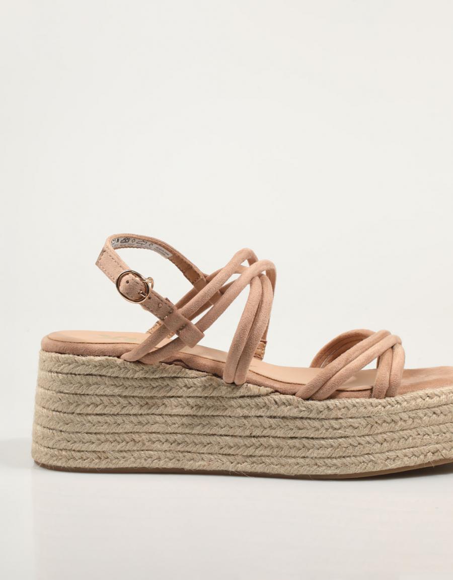 SANDALIAS XTI 142792 en color Beige