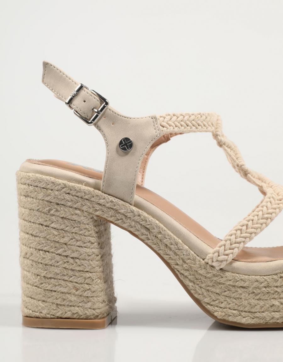 SANDALIAS XTI 142839 en color Hielo