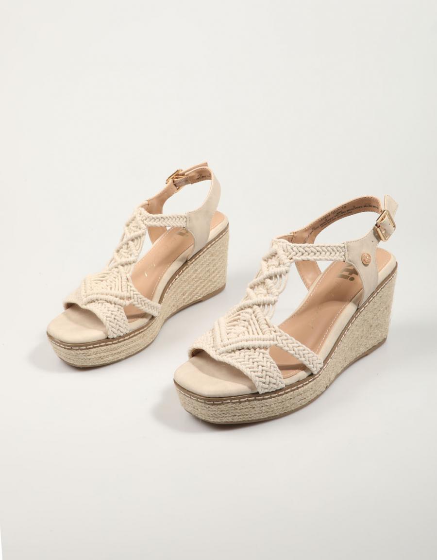 SANDALIAS XTI 142834 en color Hielo