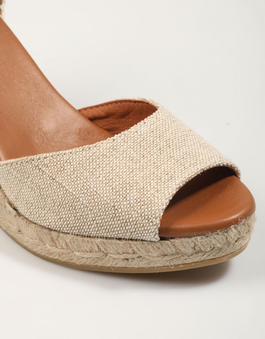 SANDALIAS LUCIA VIGUERA 2133 en color Beige