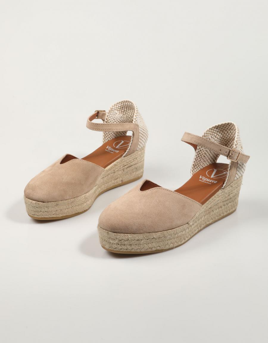 SANDALIAS LUCIA VIGUERA DESERT en color Taupe