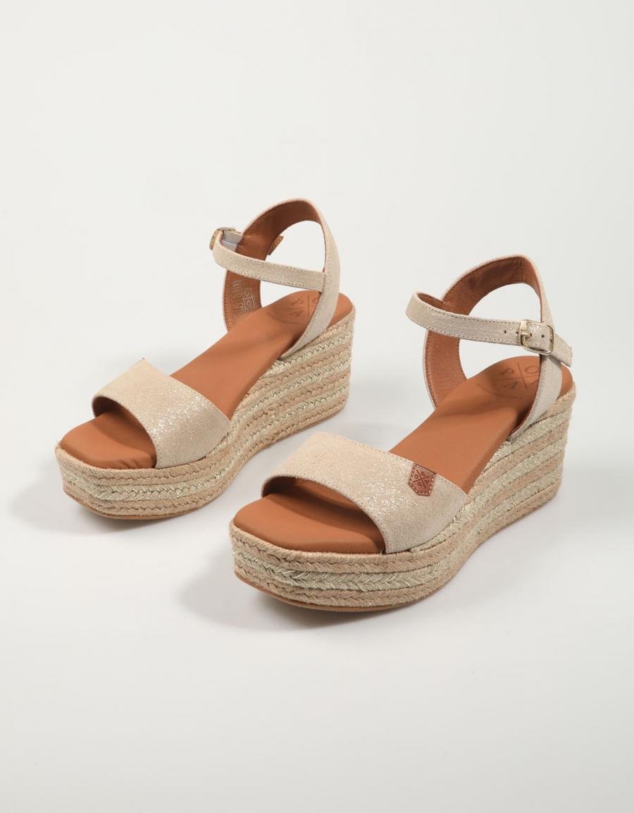 SANDALIAS POPA AKUMAL BOREAL en color Oro