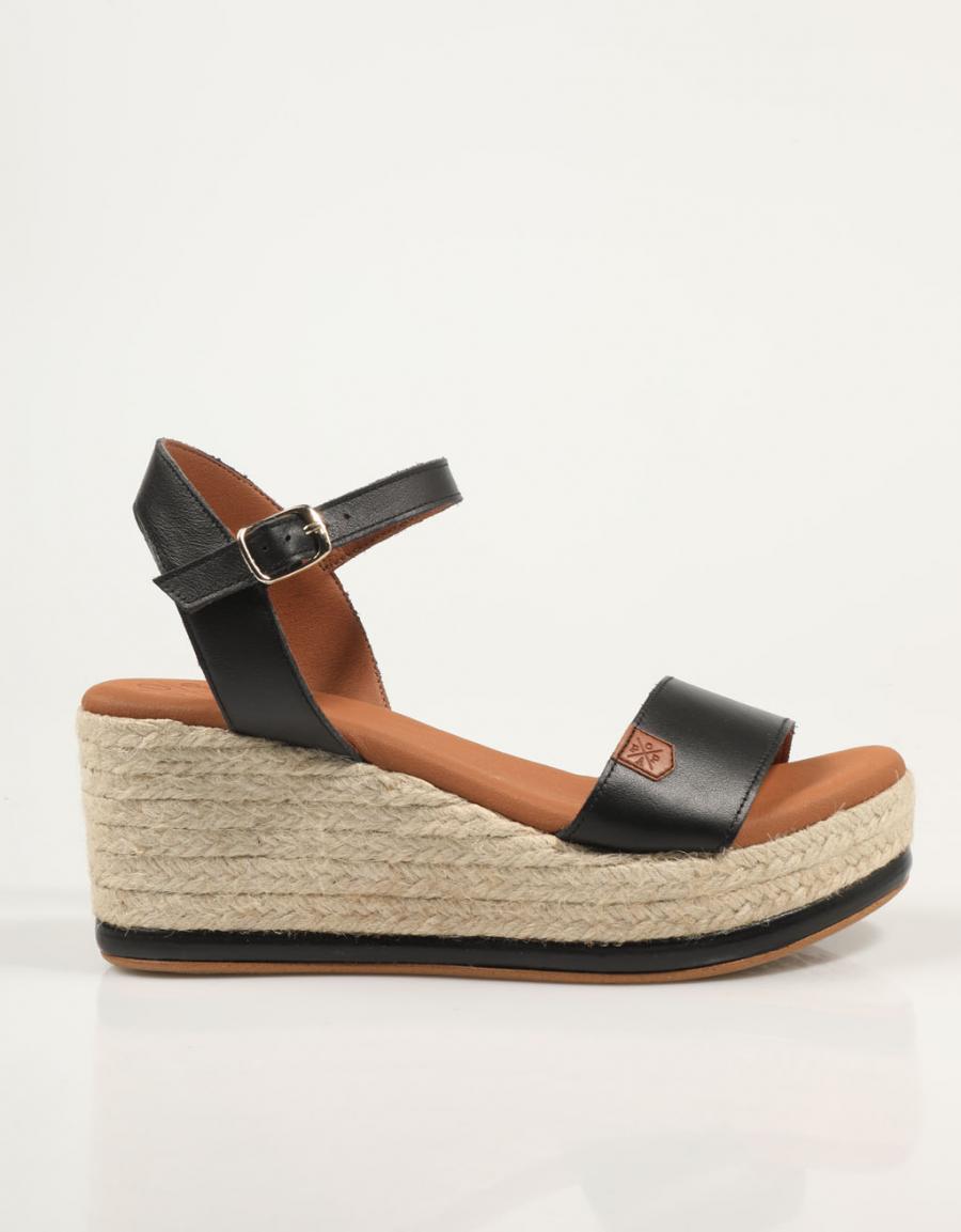 SANDALIAS POPA ARAMBOL PIEL en color Negro