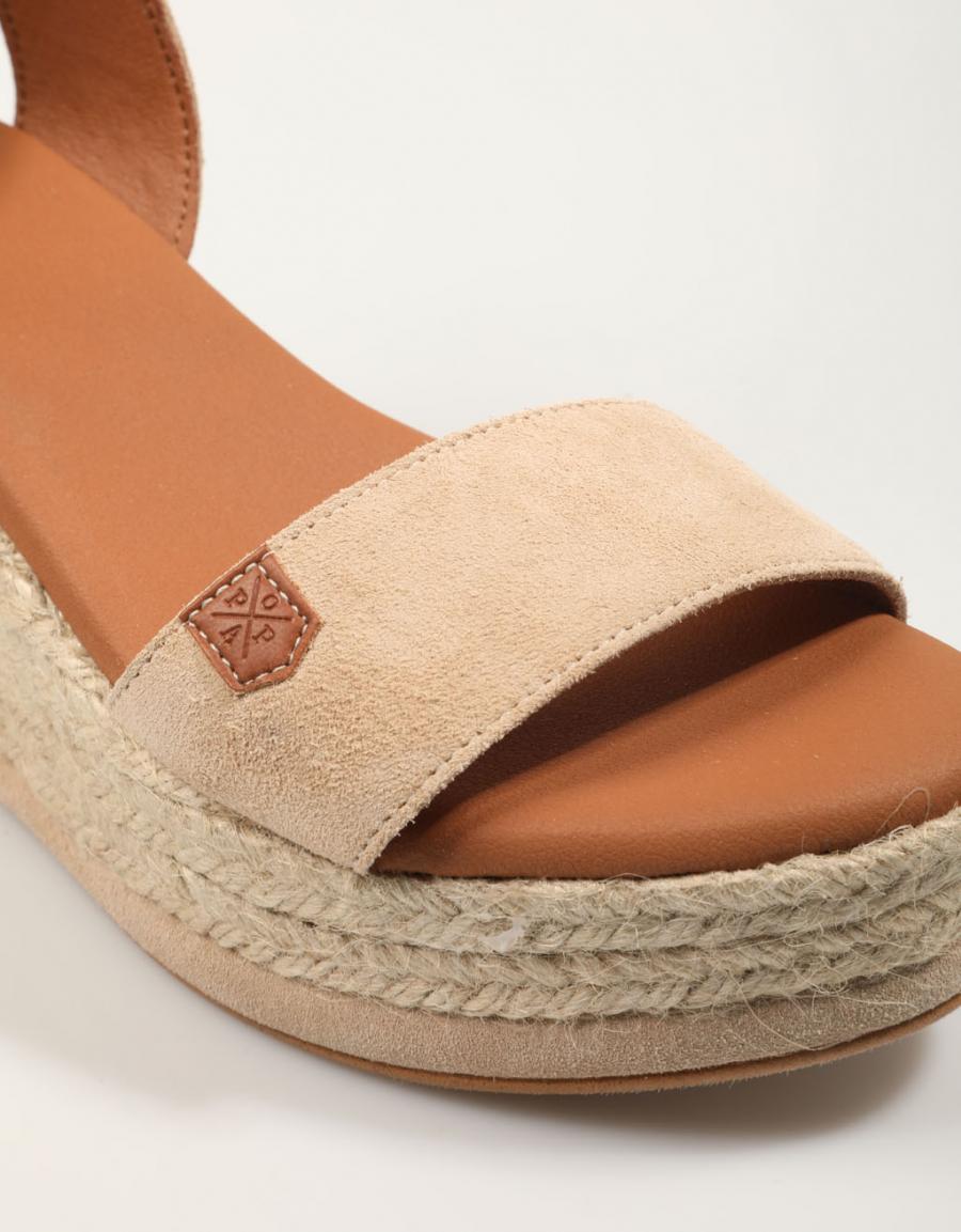SANDALIAS POPA ARAMBOL SERRAJE en color Beige