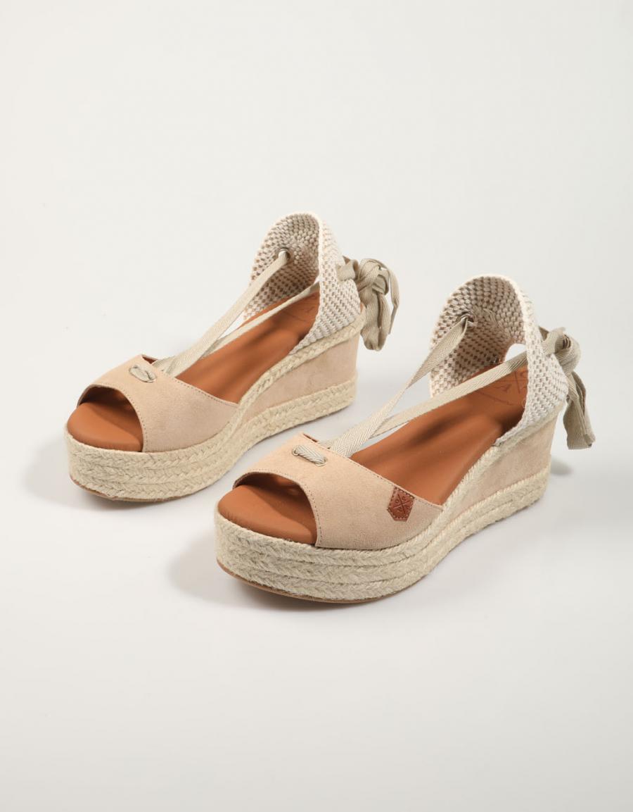SANDALIAS POPA VALDES SERRAJE en color Cuero