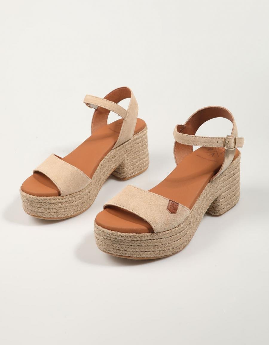 SANDALIAS POPA ARALE SERRAJE en color Beige
