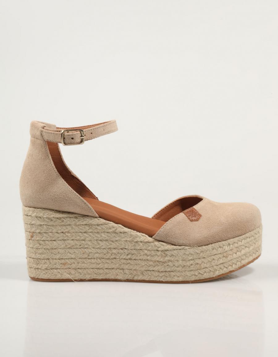 SANDALIAS POPA CANTALAR SERRAJE en color Beige