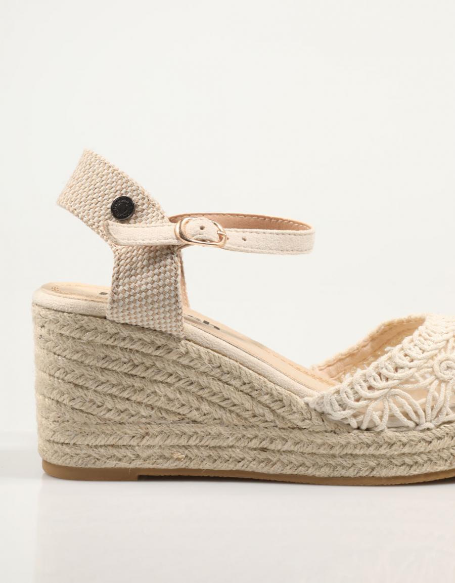 SANDALIAS REFRESH 171953 en color Beige