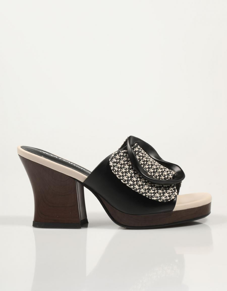 SANDALIAS NOA HARMON TERRA en color Negro
