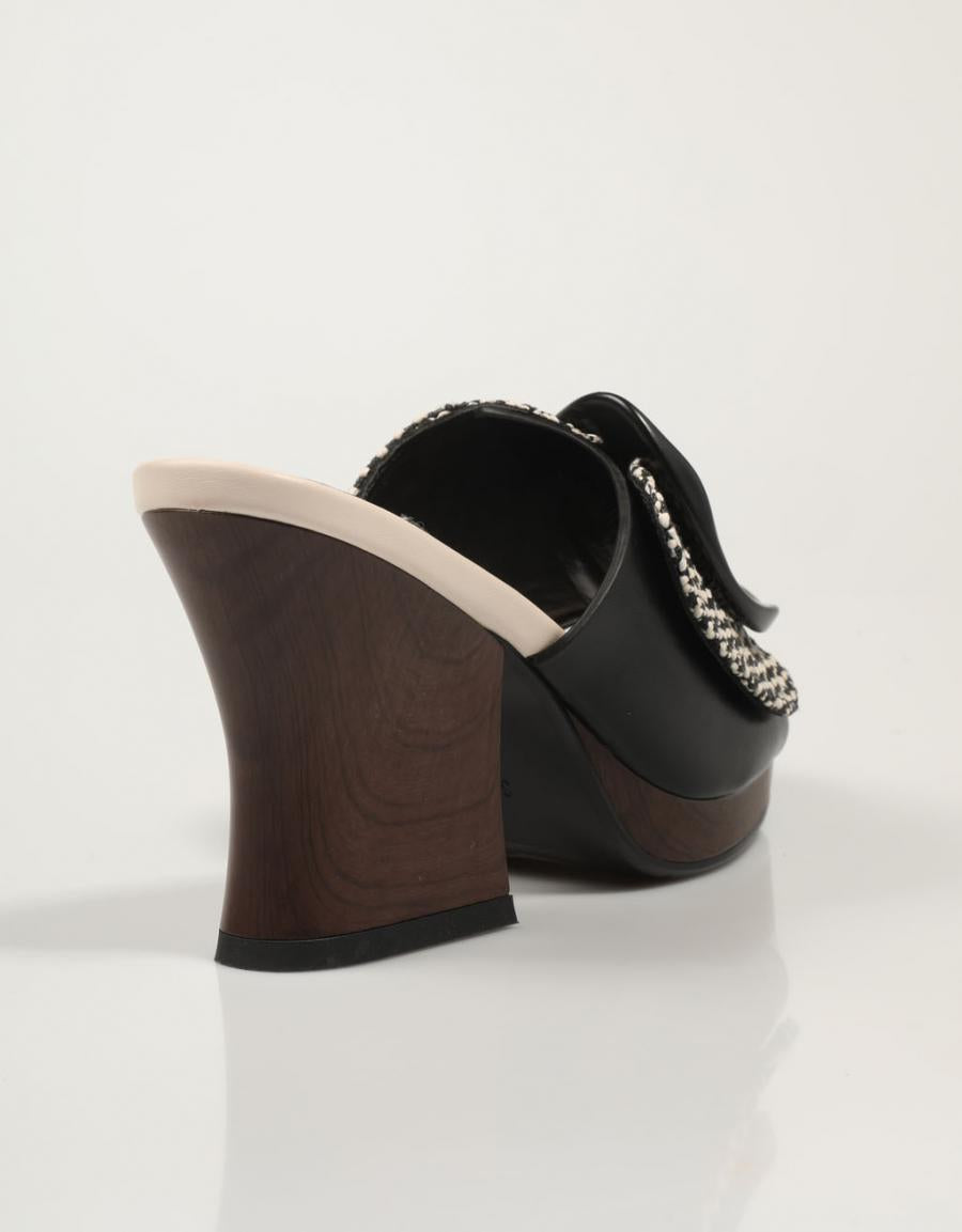 SANDALIAS NOA HARMON TERRA en color Negro