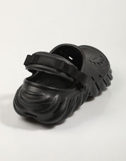Crocs 207937 entupimentos em preto