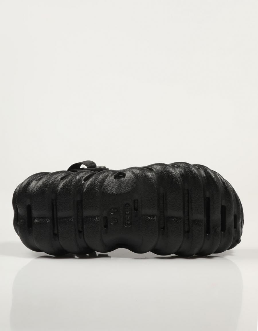 Crocs 207937 entupimentos em preto