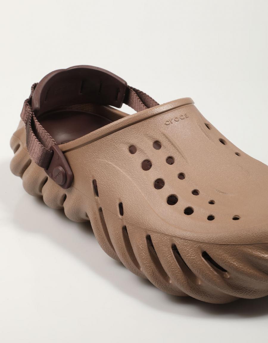 ZUECOS CROCS 207937 ECHO CLOG en color Taupe