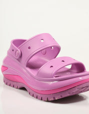 CHANCLAS CROCS CLASSIC MEGA CRUSH SANDAL en color Morado