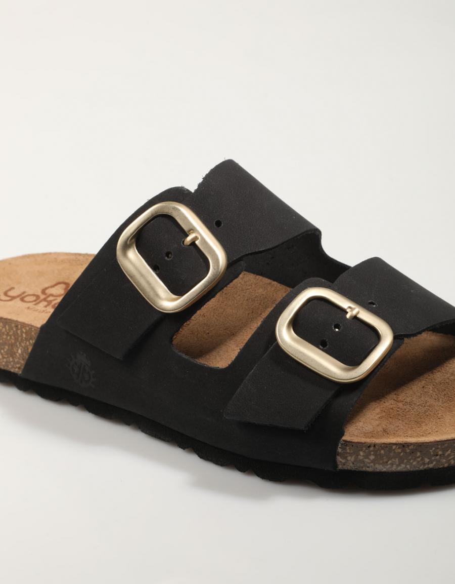 SANDALIAS YOKONO JERBA 700 en color Negro