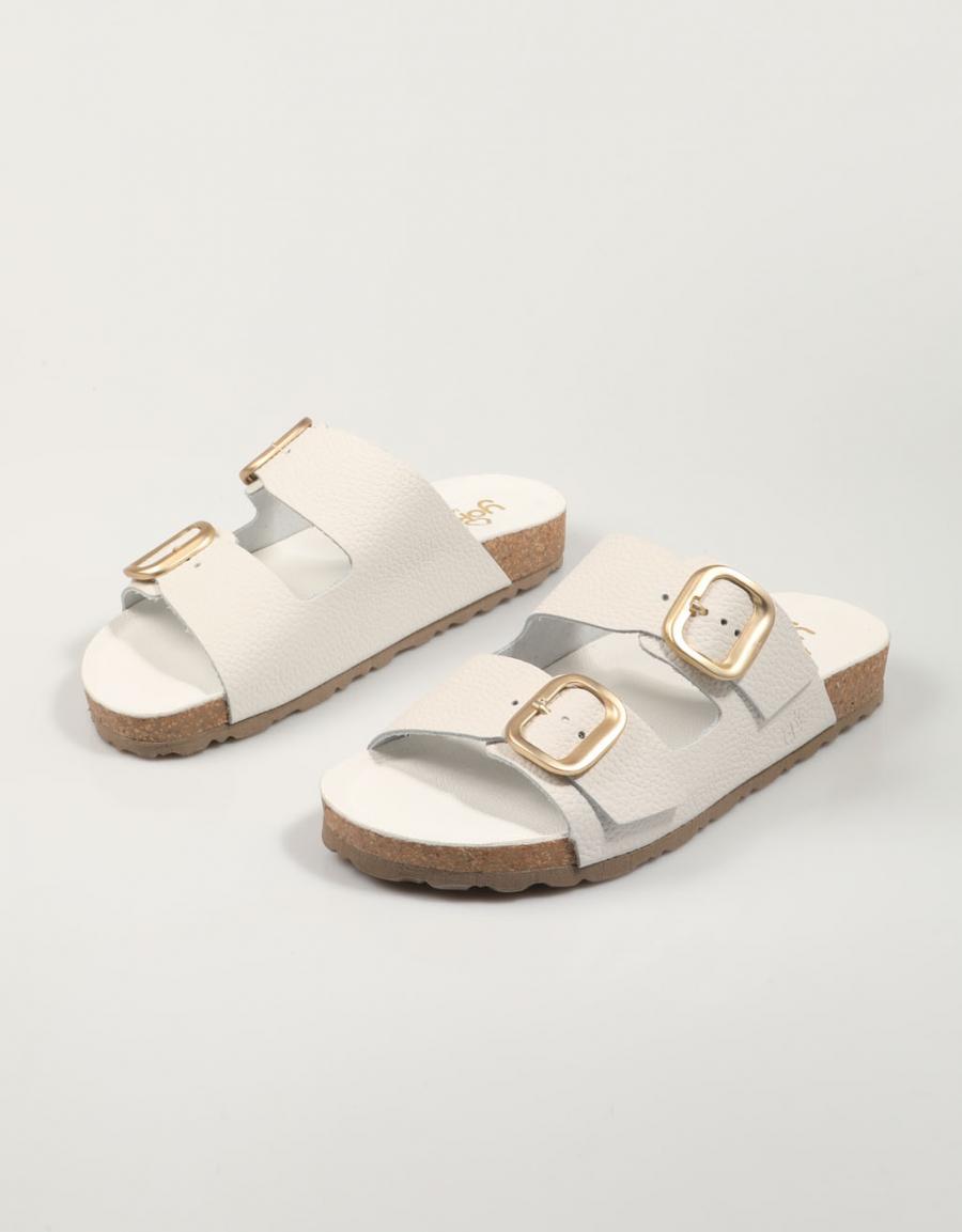 SANDALIAS YOKONO JERBA 700 en color Blanco