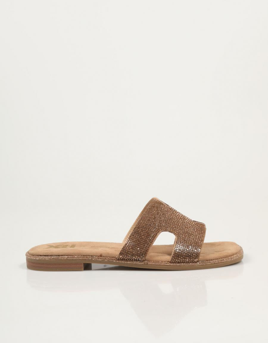 SANDALIAS XTI 142857 en color Taupe