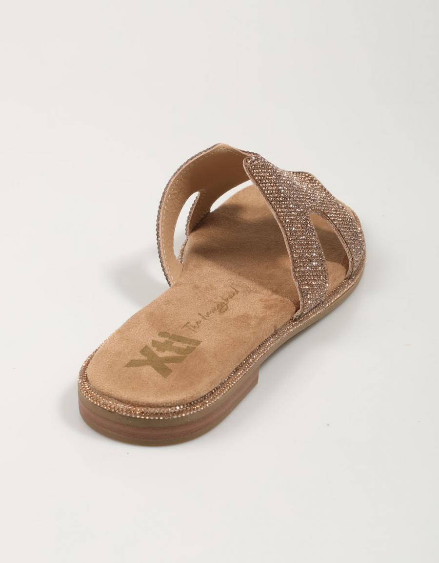 SANDALIAS XTI 142857 en color Taupe