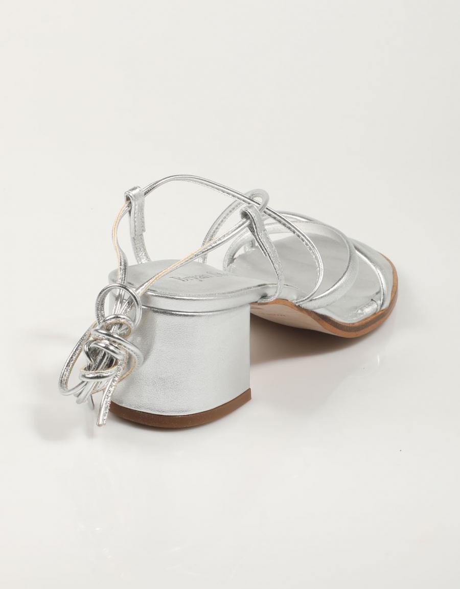 SANDALIAS BRYAN 2605 en color Plata