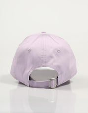 GORRA NEW ERA FEMALE METALLIC LOGO 9FORTY en color Morado