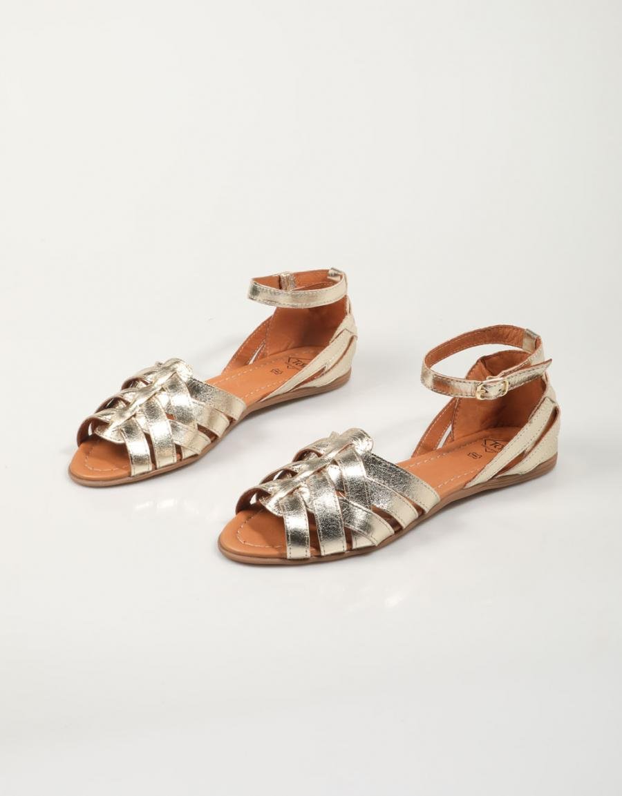 SANDALIAS TOP 3 SR24495 en color Oro