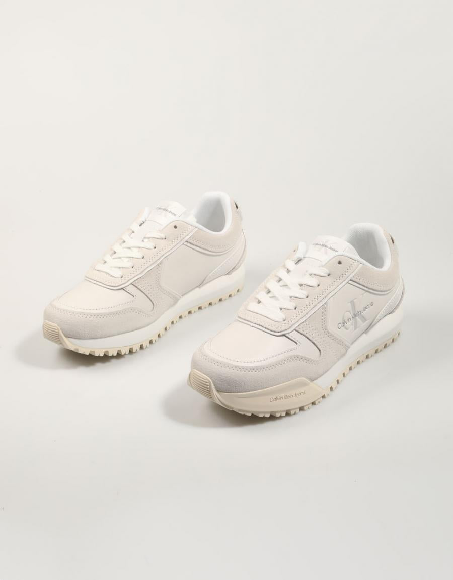 ZAPATILLAS CALVIN KLEIN TOOTHY RUNNER IRREGULKAR LINES W en color Blanco