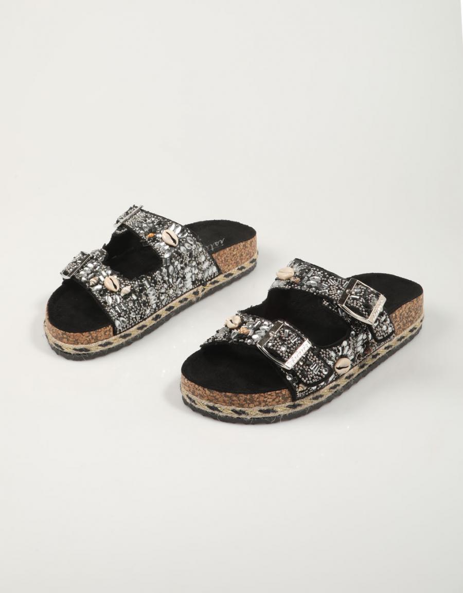 Isteria 24099 Sandalen in Schwarz