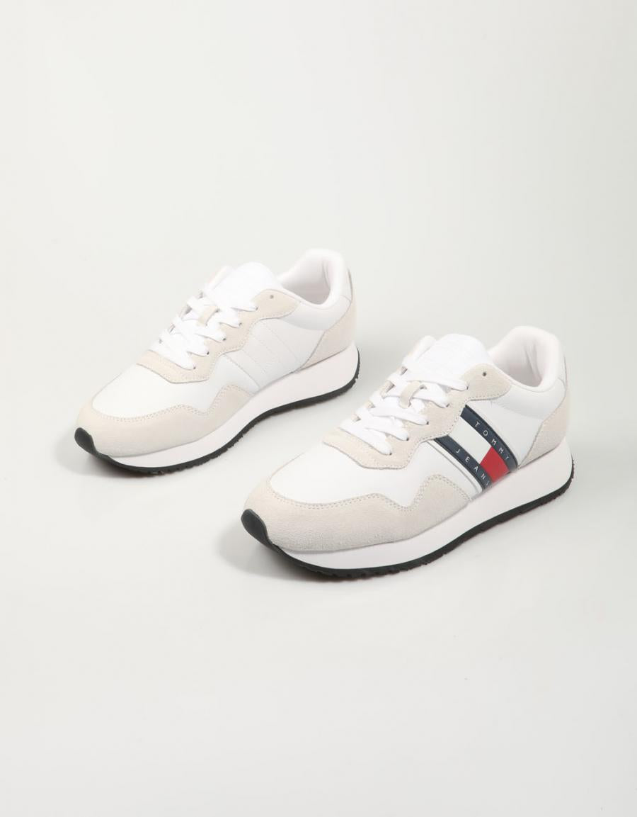 ZAPATILLAS TOMMY HILFIGER TJM MODERN RUNNER en color Blanco