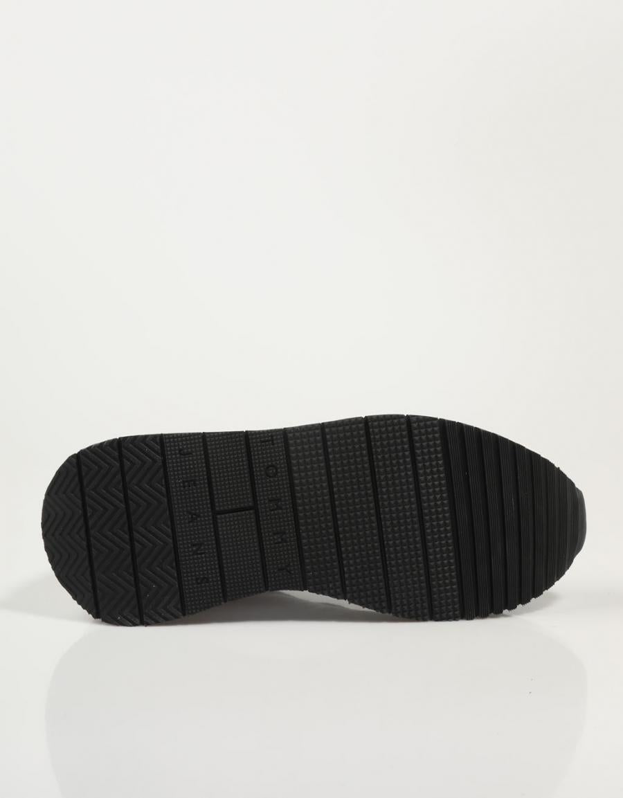 ZAPATILLAS TOMMY HILFIGER TJM MODERN RUNNER en color Blanco