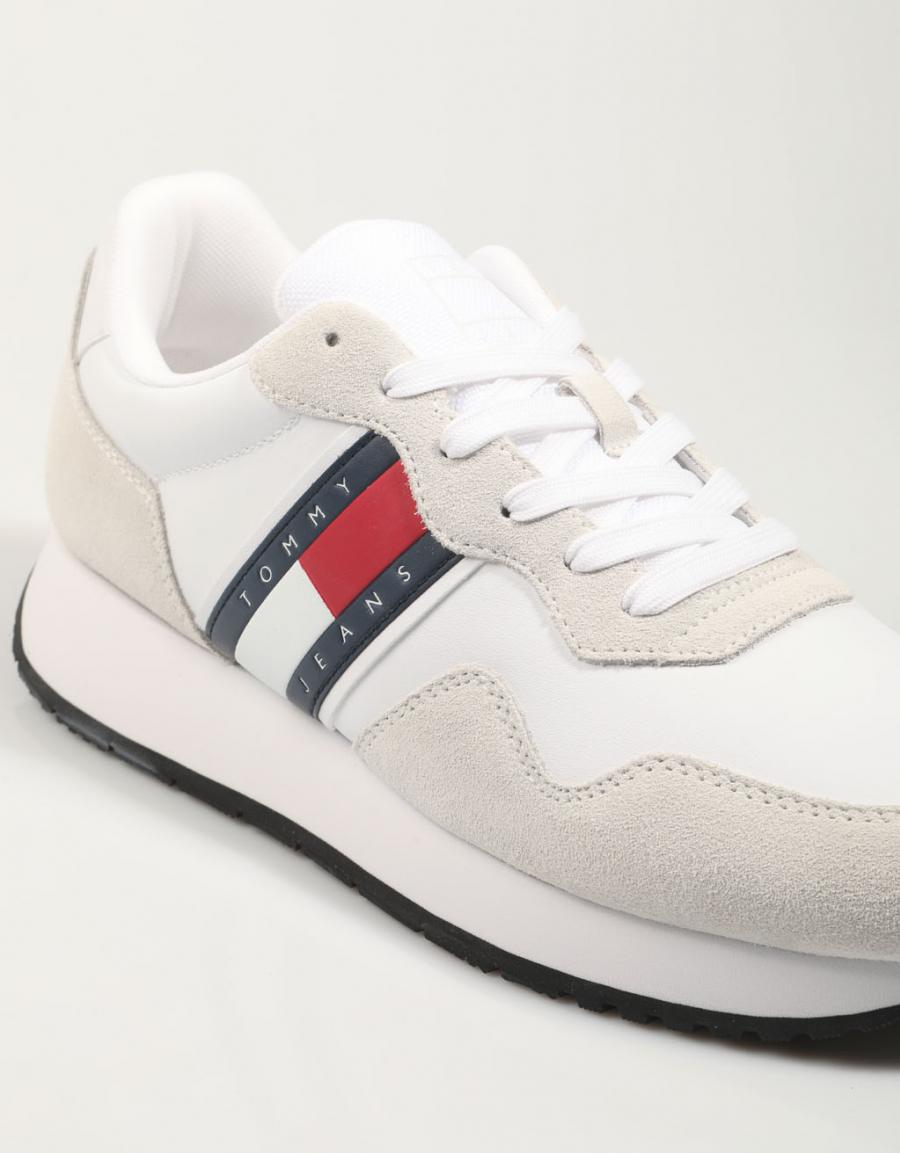 ZAPATILLAS TOMMY HILFIGER TJM MODERN RUNNER en color Blanco