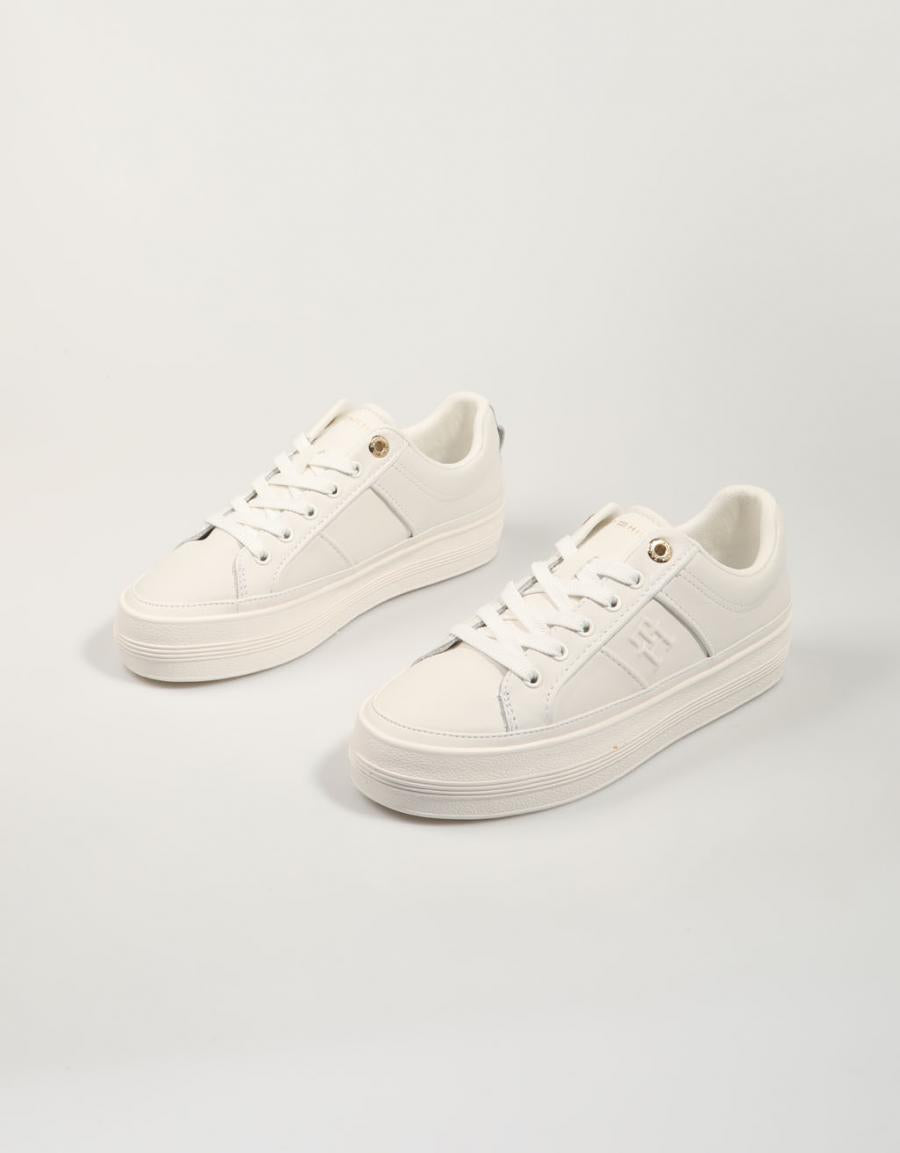 ZAPATILLAS TOMMY HILFIGER ESSENTIAL VULC SNEAKER MONOGRAM en color Blanco