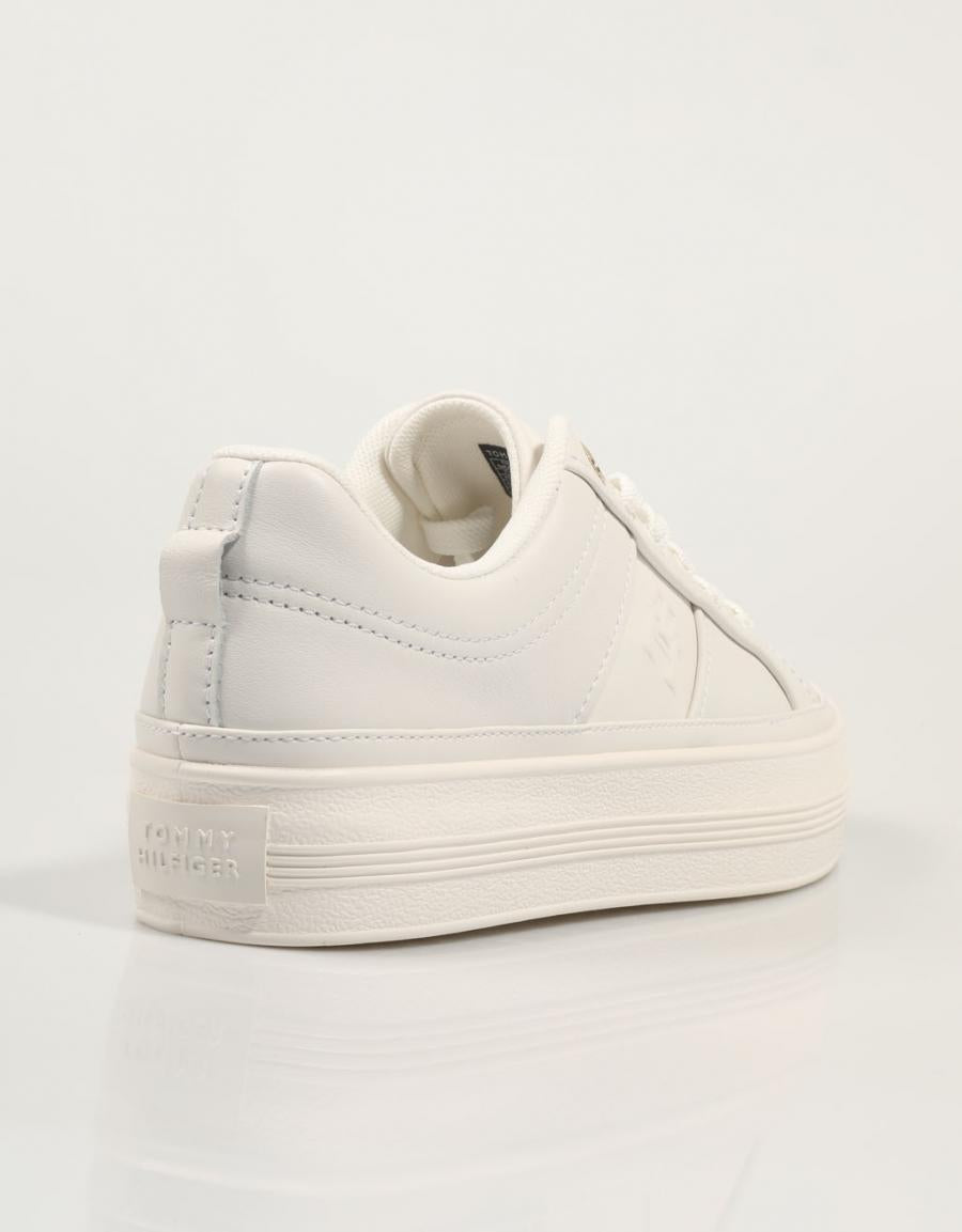 ZAPATILLAS TOMMY HILFIGER ESSENTIAL VULC SNEAKER MONOGRAM en color Blanco