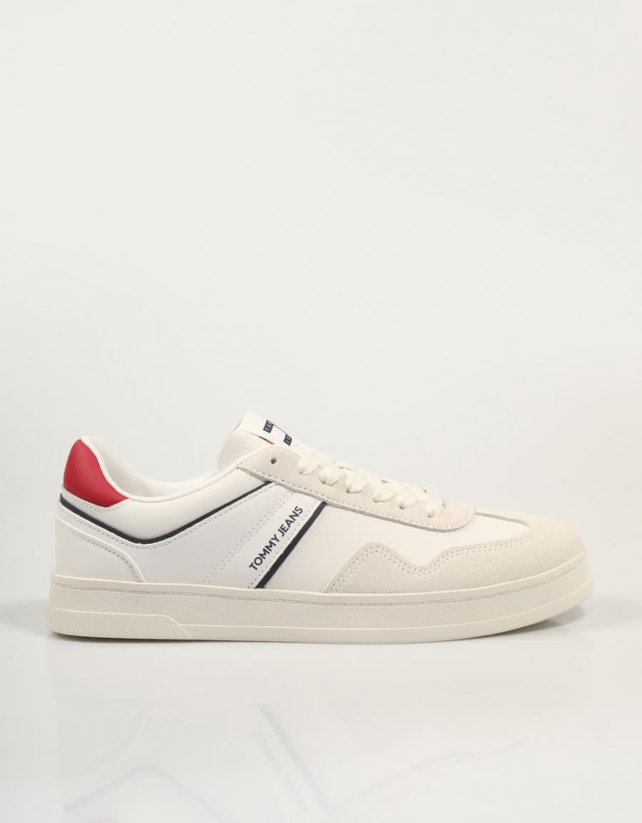 ZAPATILLAS TOMMY HILFIGER TJM LEATHER RETRO CUPSOLE en color Blanco