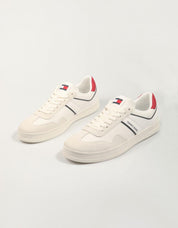ZAPATILLAS TOMMY HILFIGER TJM LEATHER RETRO CUPSOLE en color Blanco
