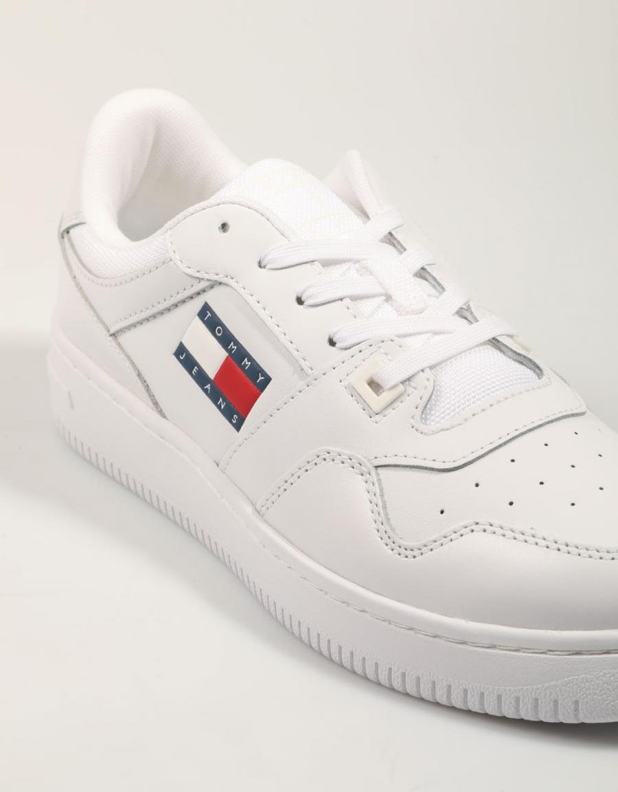 Tommy Hilfiger TJM Basket ESS in Sneaker bianche