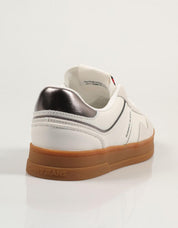 ZAPATILLAS TOMMY HILFIGER THE GREENWICH en color Hielo