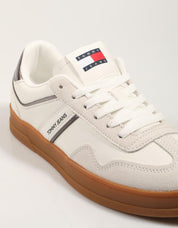 ZAPATILLAS TOMMY HILFIGER THE GREENWICH en color Hielo