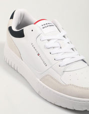 ZAPATILLAS TOMMY HILFIGER TH BASKET CORE LTH MIX ESS en color Blanco