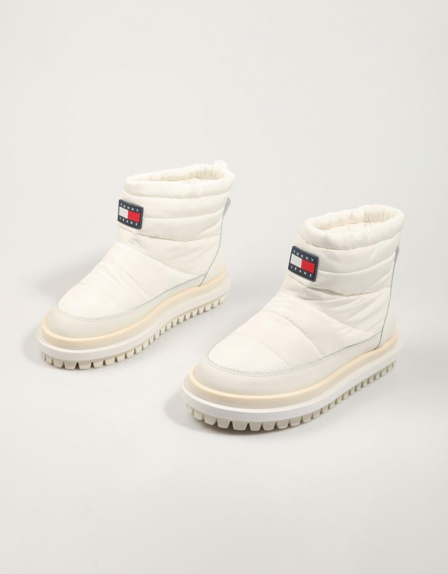 BOTINES TOMMY HILFIGER TJW PADDED FLAT BOOT WL en color Hielo