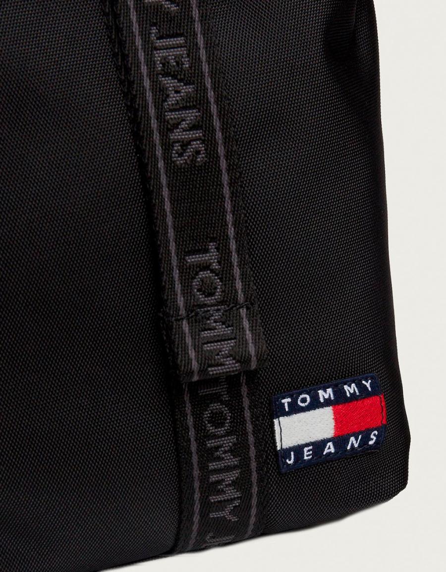 BOLSO TOMMY HILFIGER TJM ESS DAILY MINI TOTE en color Negro