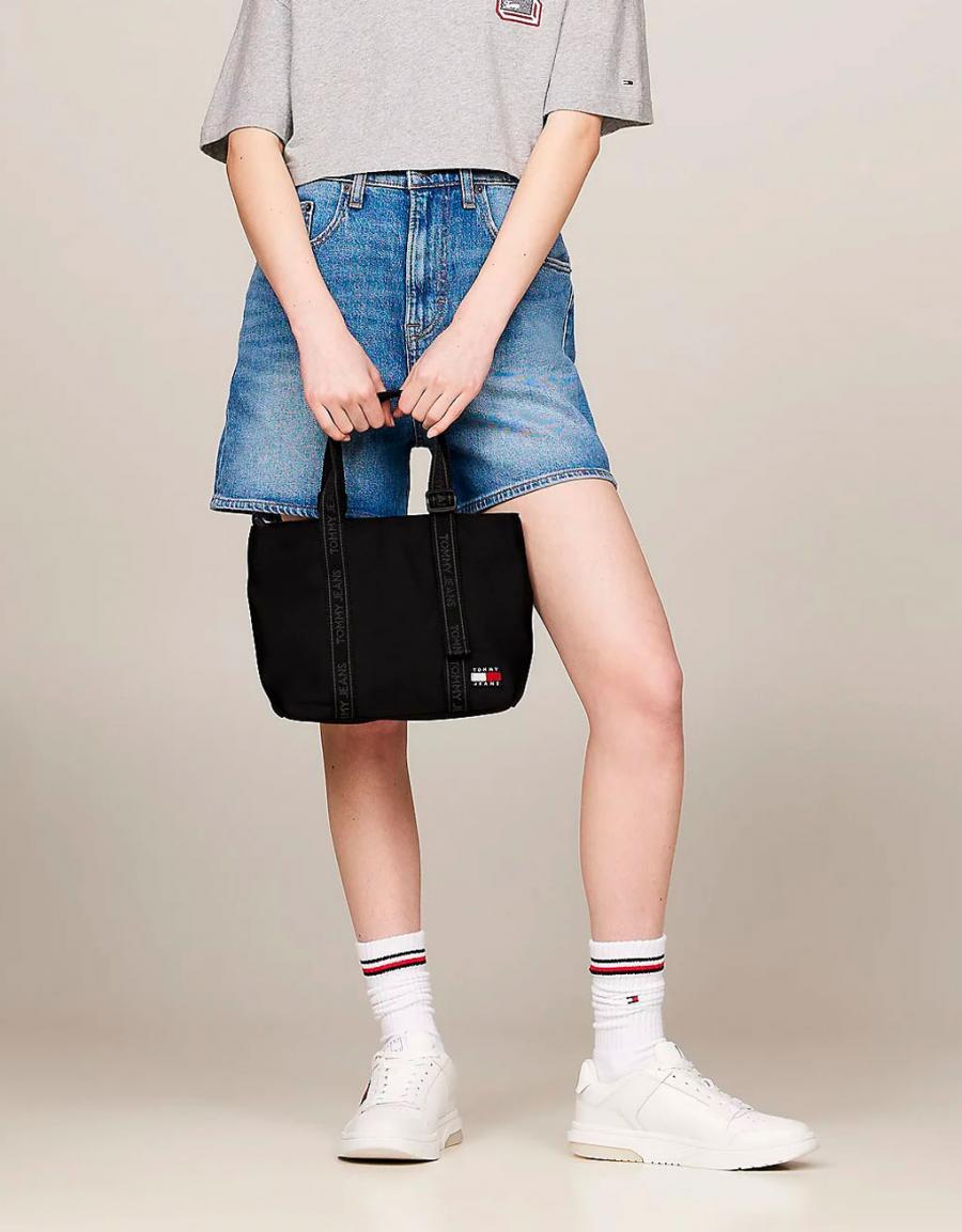 BOLSO TOMMY HILFIGER TJM ESS DAILY MINI TOTE en color Negro