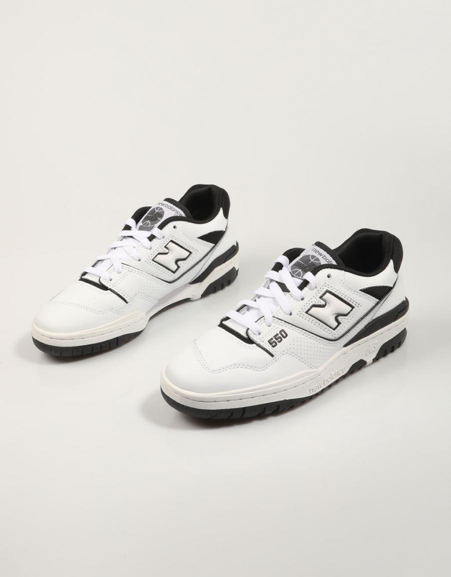 ZAPATILLAS NEW BALANCE BB550 en color Blanco