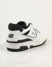 ZAPATILLAS NEW BALANCE BB550 en color Blanco