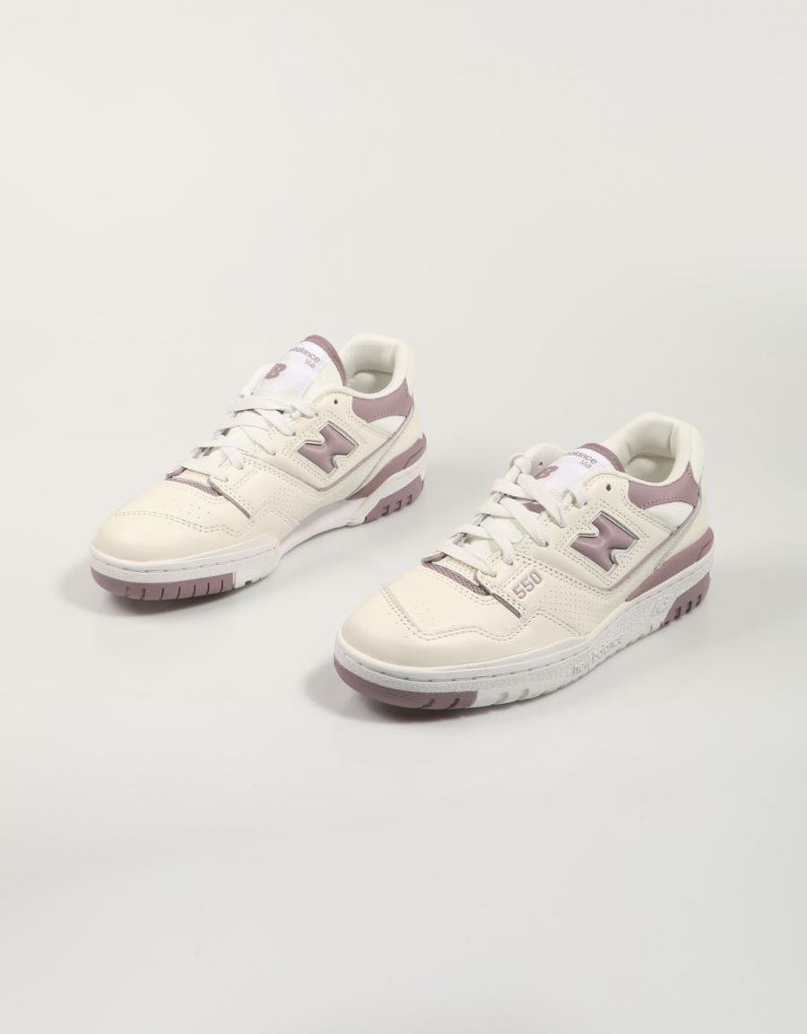 ZAPATILLAS NEW BALANCE BBW550 en color Blanco