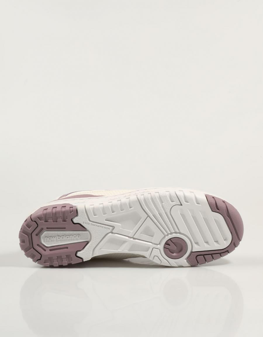 ZAPATILLAS NEW BALANCE BBW550 en color Blanco
