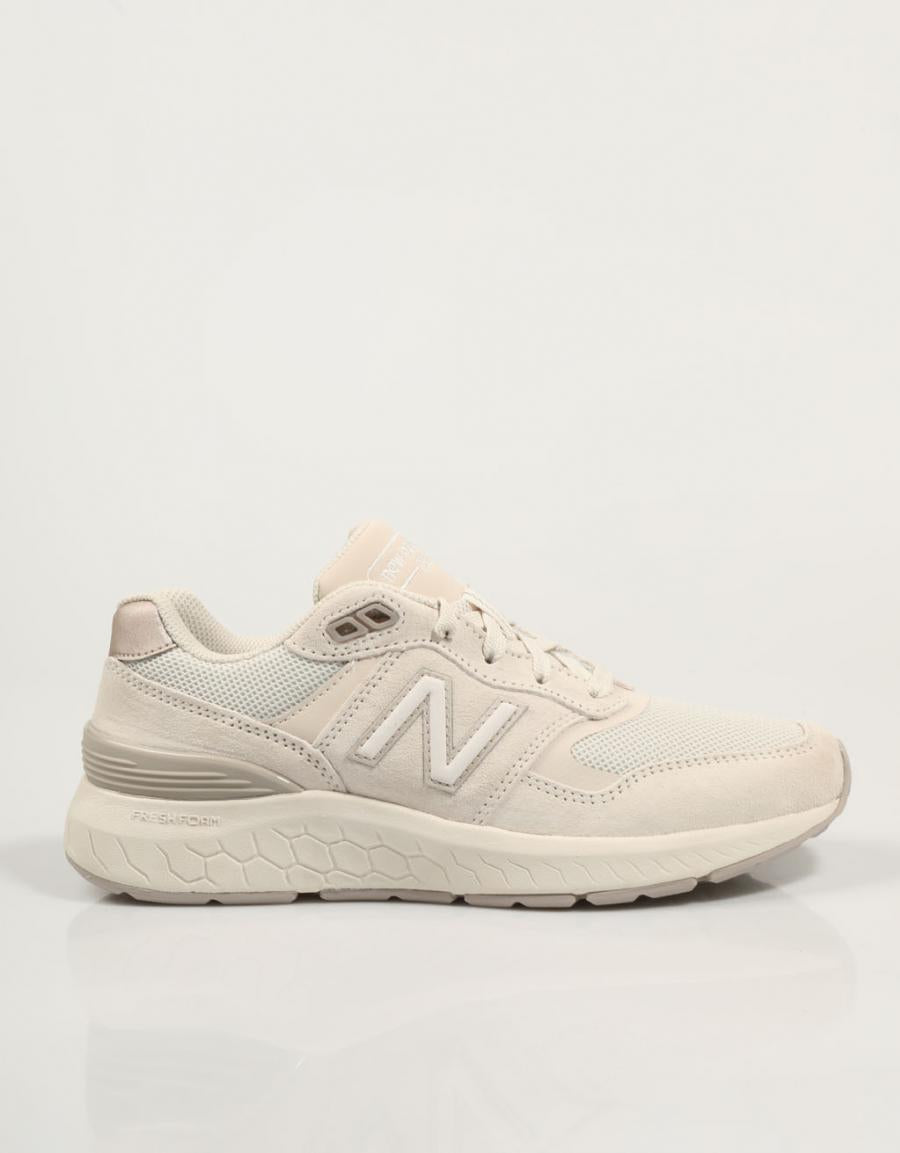 ZAPATILLAS NEW BALANCE MW880 en color Beige