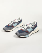 Tênis NEW BALANCE U997 em cor multicolorida