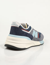 Tênis NEW BALANCE U997 em cor multicolorida