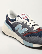 Tênis NEW BALANCE U997 em cor multicolorida